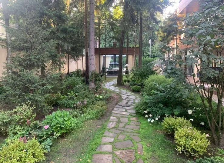 Реконструкция сада.